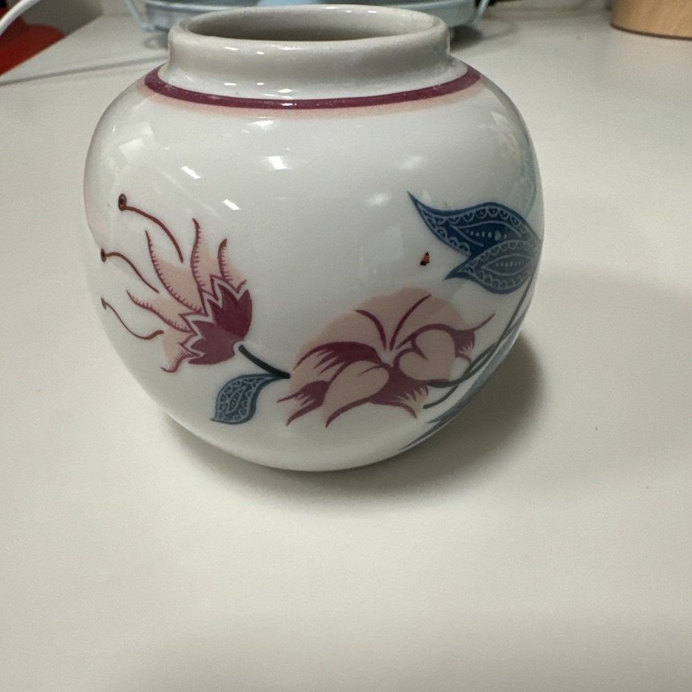 Elizabeth Arden Mini Candles‎ In Decorative Mini Japanese Vase